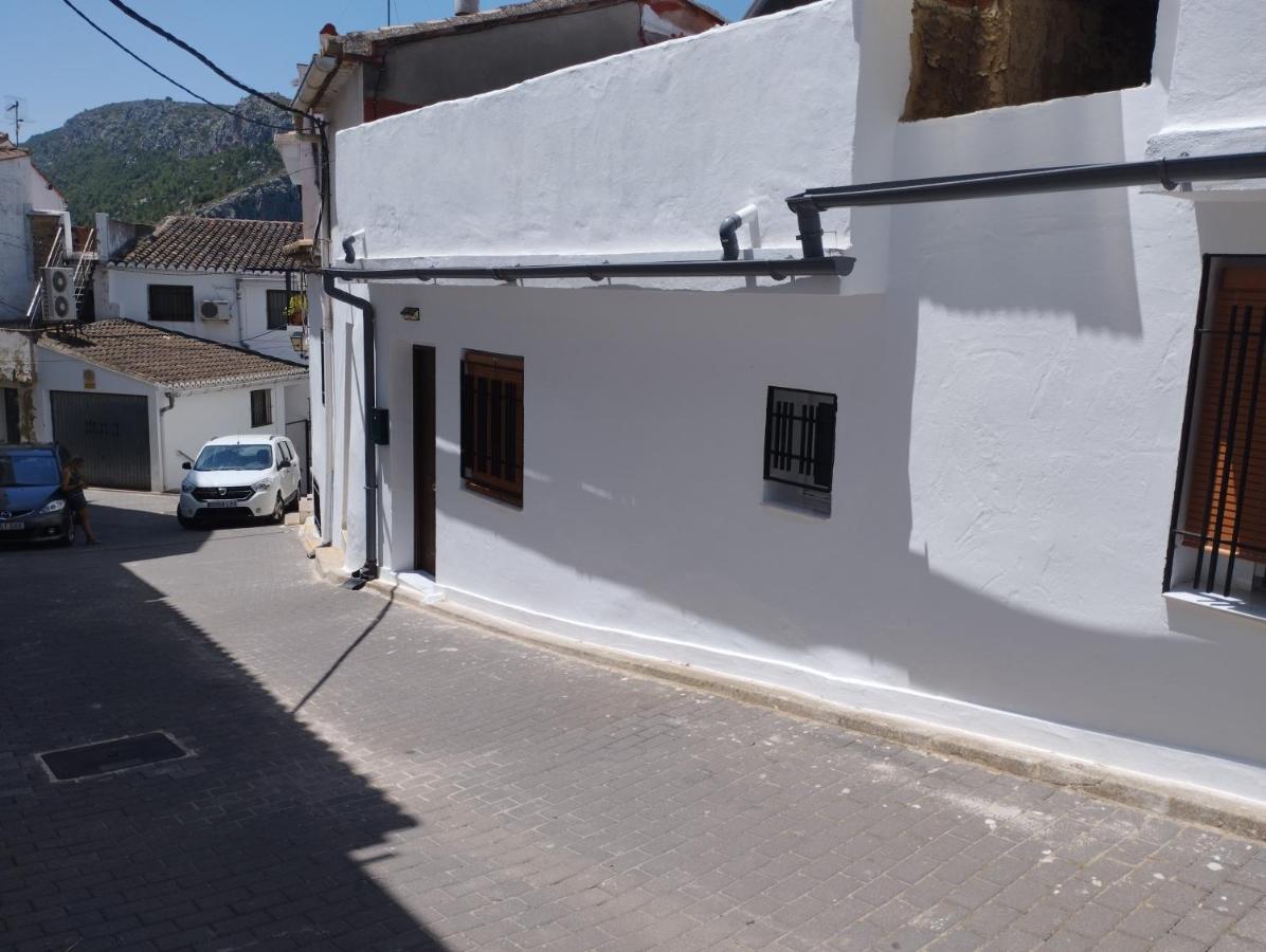 Muy Centrico La Plaza Apartment Chulilla Exterior photo